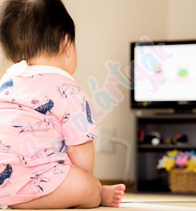Milyen hatással van a babákra a tévénézés?